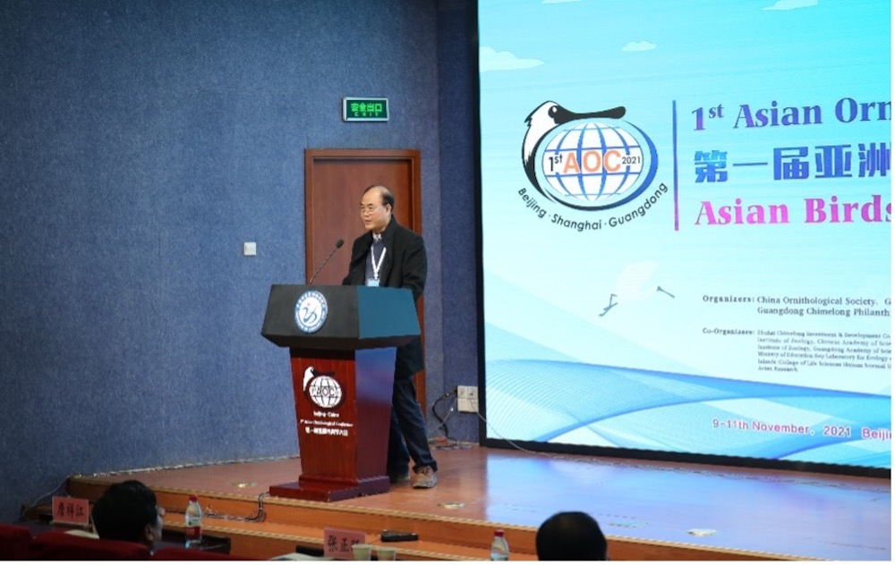 Fig. 6 An acknowledgement and topic remarks by Prof. Lei Fumin, the Chairman of the 1st Asian Ornithological Conference